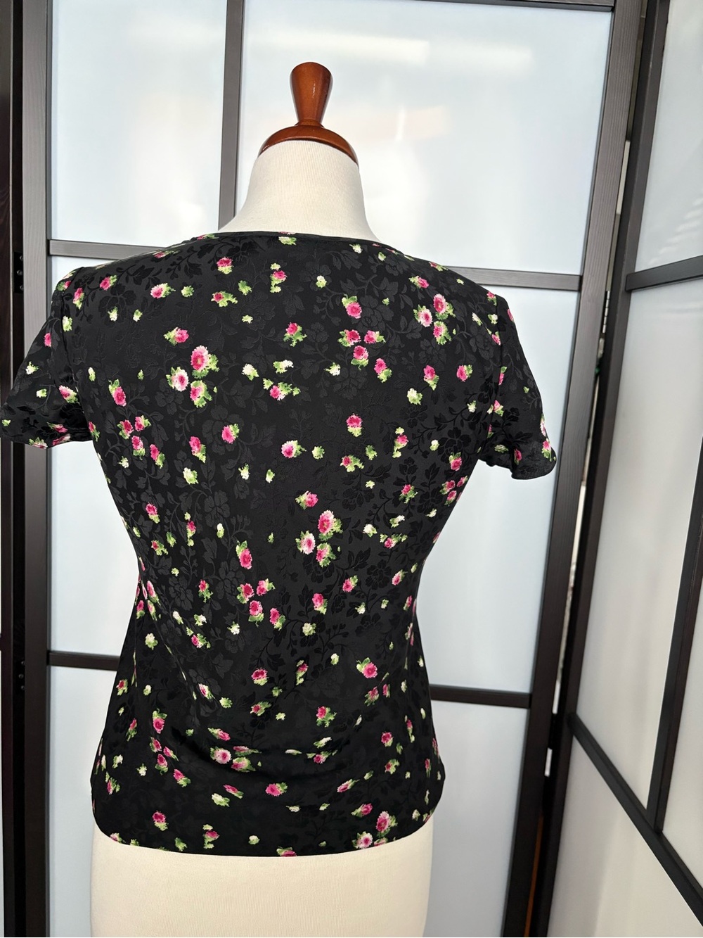 Jones New York 100% Silk Black Floral Scoop Neck Blouse Size 6 - Picture 6 of 13